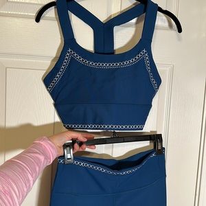 Soul cycle sports bra and leggings set sz M in a turquoise deep blue NWOT